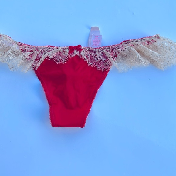 Embellished thong red and cream lace with glitter effect super cute ✨ - Picture 3 of 4